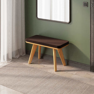 Han Bench 80 x 38 cm, kahve kadife döşeme, masif kayın gövde, ev ortamında kullanım görünümü