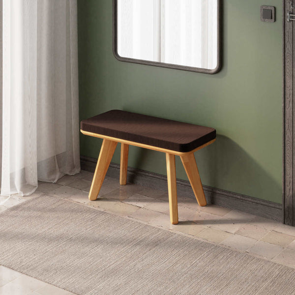 Han Bench 80 x 38 cm, kahve kadife döşeme, masif kayın gövde, ev ortamında kullanım görünümü