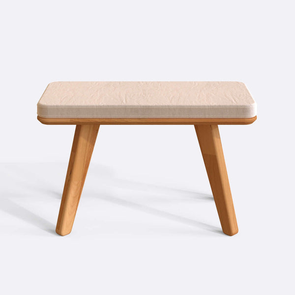 Han Bench 80 x 38 cm, ekru kadife döşeme, masif kayın gövde, beyaz zeminde önden stüdyo çekimi