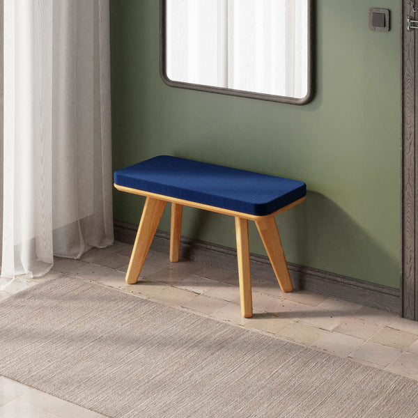 Han Bench 80 x 38 cm, lacivert kadife döşeme, masif kayın gövde, ev ortamında kullanım görünümü
