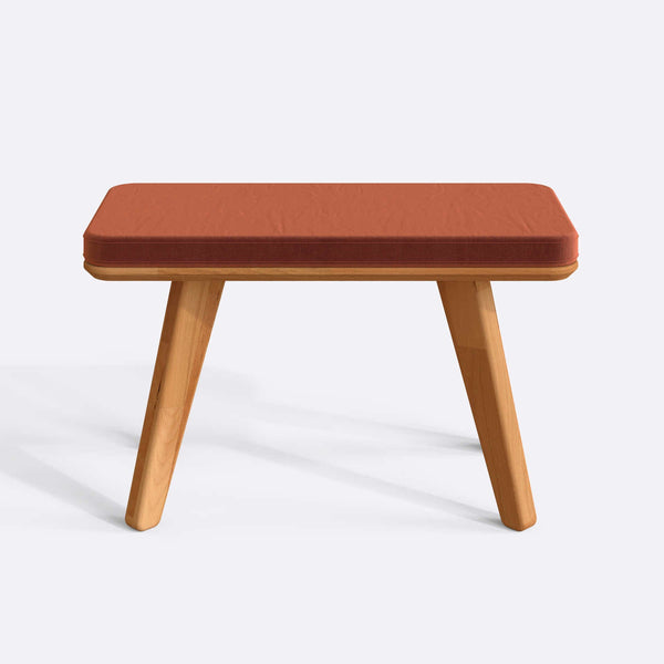 Han Bench 80 x 38 cm, somon kadife döşeme, masif kayın gövde, beyaz zeminde önden stüdyo çekimi