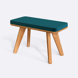 Han Bench 80 x 38 cm, petrol kadife döşeme, masif kayın gövde, beyaz zeminde üç çeyrek açıdan çekim