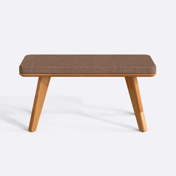 Han Bench 100 x 38 cm, kahve keten döşeme, masif kayın gövde, beyaz zeminde önden stüdyo çekimi
