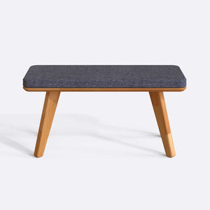 Han Bench 100 x 38 cm, kül keten döşeme, masif kayın gövde, beyaz zeminde önden stüdyo çekimi