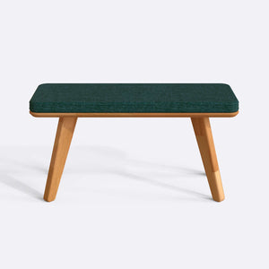 Han Bench 100 x 38 cm, petrol keten döşeme, masif kayın gövde, beyaz zeminde önden stüdyo çekimi