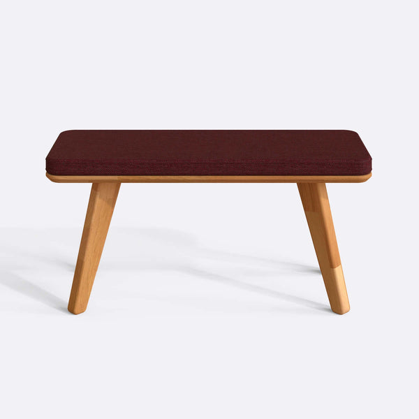 Han Bench 100 x 38 cm, bordo keten döşeme, masif kayın gövde, beyaz zeminde önden stüdyo çekimi