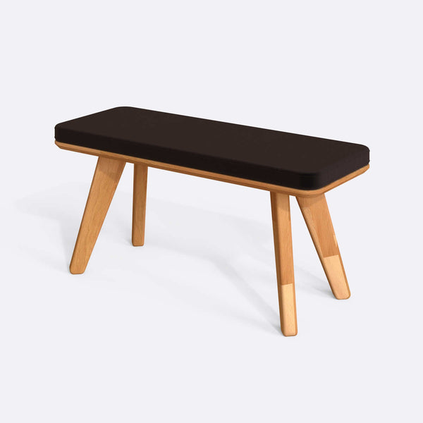 Han Bench 100 x 38 cm, kahve kadife döşeme, masif kayın gövde, beyaz zeminde üç çeyrek açıdan çekim