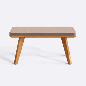 Han Bench 100 x 38 cm, kum kadife döşeme, masif kayın gövde, beyaz zeminde önden stüdyo çekimi
