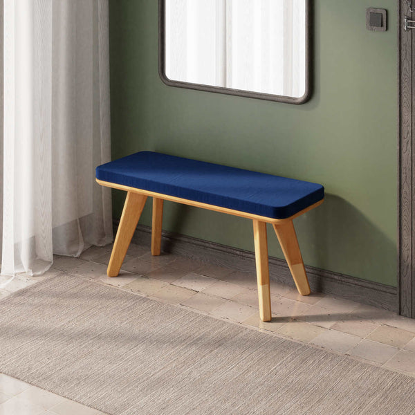 Han Bench 100 x 38 cm, lacivert kadife döşeme, masif kayın gövde, ev ortamında kullanım görünümü