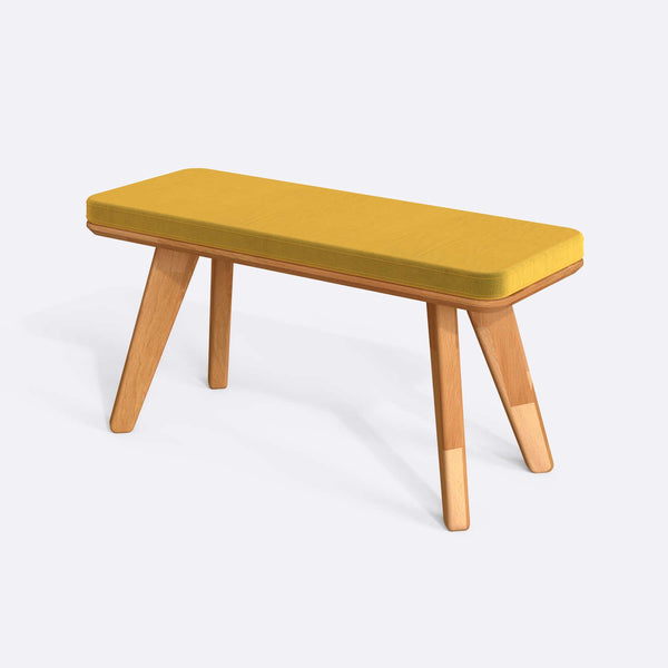 Han Bench 100 x 38 cm, sarı kadife döşeme, masif kayın gövde, beyaz zeminde üç çeyrek açıdan çekim