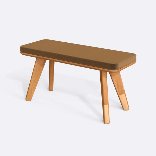 Han Bench 100 x 38 cm, vizon kadife döşeme, masif kayın gövde, beyaz zeminde üç çeyrek açıdan çekim