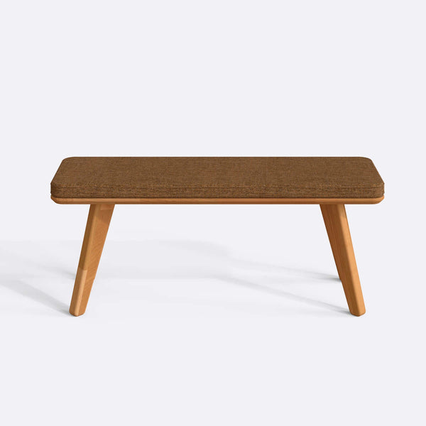Han Bench 120 x 38, badem keten döşeme, masif kayın gövde, beyaz zeminde önden stüdyo çekimi