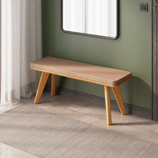 Han Bench 120 x 38, kahve keten döşeme, masif kayın gövde, ev ortamında kullanım görünümü