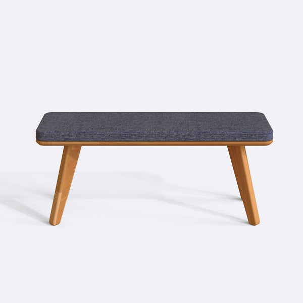 Han Bench 120 x 38, kül keten döşeme, masif kayın gövde, beyaz zeminde önden stüdyo çekimi