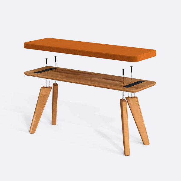 Han Bench 120 x 38 parçalarına ayrılmış montaj görünümü, badem kadife oturum ve masif kayın ayaklar