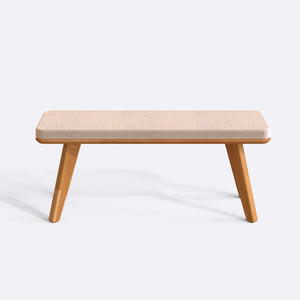 Han Bench 120 x 38, ekru kadife döşeme, masif kayın gövde, beyaz zeminde önden stüdyo çekimi