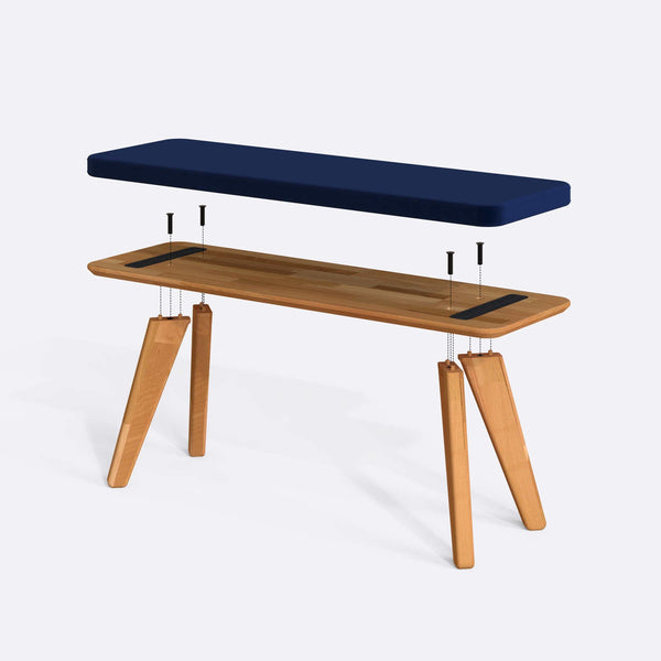 Han Bench 120 x 38 parçalarına ayrılmış montaj görünümü, lacivert kadife oturum ve masif kayın ayaklar