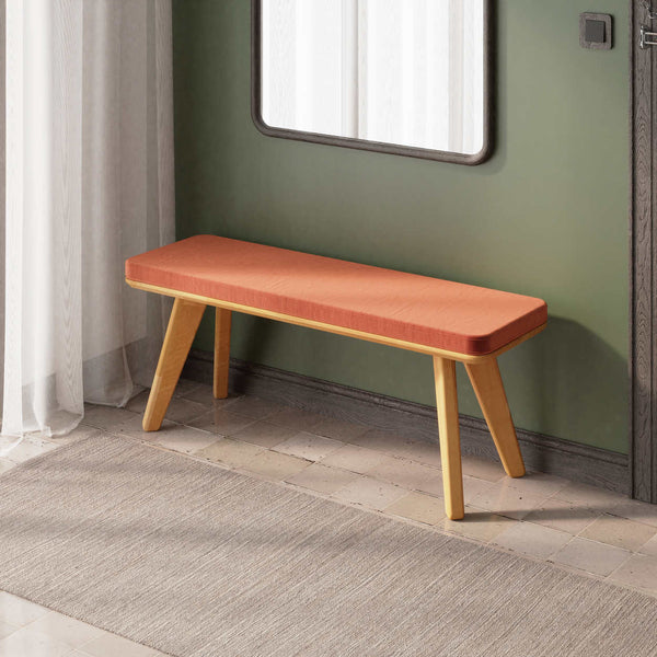 Han Bench 120 x 38, somon kadife döşeme, masif kayın gövde, ev ortamında kullanım görünümü