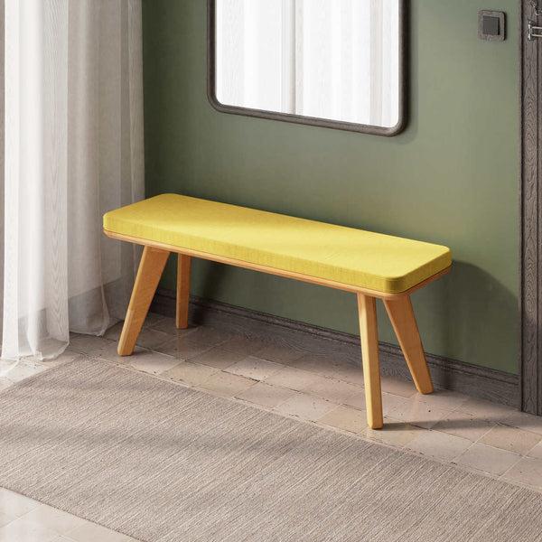 Han Bench 120 x 38, sarı kadife döşeme, masif kayın gövde, ev ortamında kullanım görünümü