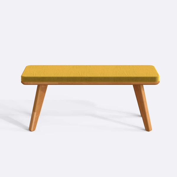 Han Bench 120 x 38, sarı kadife döşeme, masif kayın gövde, beyaz zeminde önden stüdyo çekimi