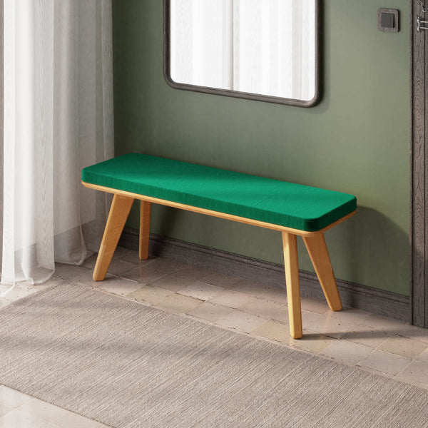 Han Bench 120 x 38, zümrüt kadife döşeme, masif kayın gövde, ev ortamında kullanım görünümü