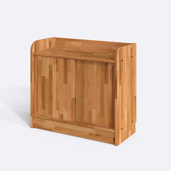 Pador Büfe 100 x 45 cm, %100 masif kayın, doğal ahşap dokusu, beyaz zeminde üç çeyrek açıdan stüdyo çekimi