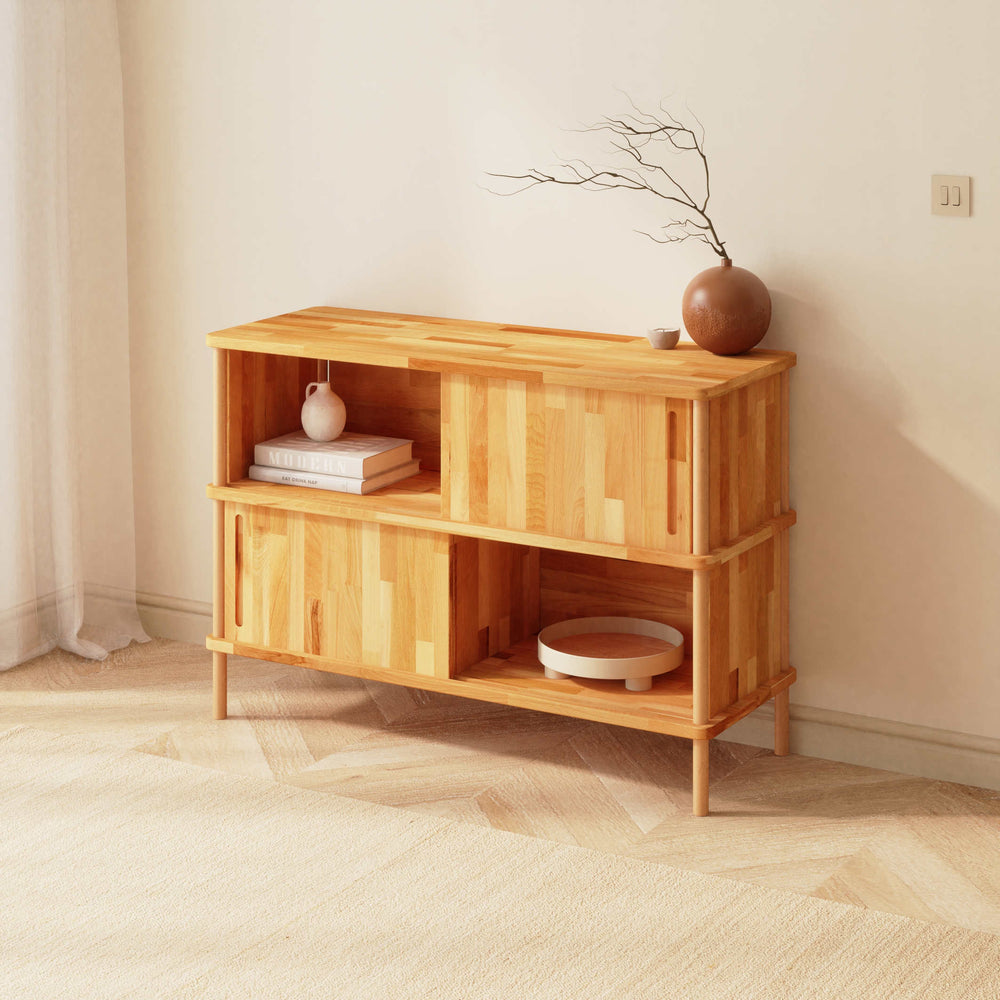 Shava Büfe 120 x 45 cm, %100 masif kayın, doğal ahşap dokusu, döşenmiş oda ortamında kullanım görünümü