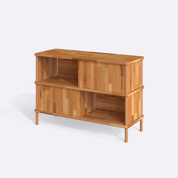 Shava Büfe 120 x 45 cm, %100 masif kayın, doğal ahşap dokusu, beyaz zeminde üç çeyrek açıdan stüdyo çekimi