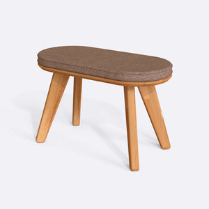 Yase Bench 80 x 38 cm, kahve keten döşeme, masif kayın gövde, beyaz zeminde üç çeyrek açıdan çekim
