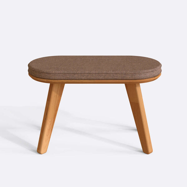 Yase Bench 80 x 38 cm, kahve keten döşeme, masif kayın gövde, beyaz zeminde önden stüdyo çekimi