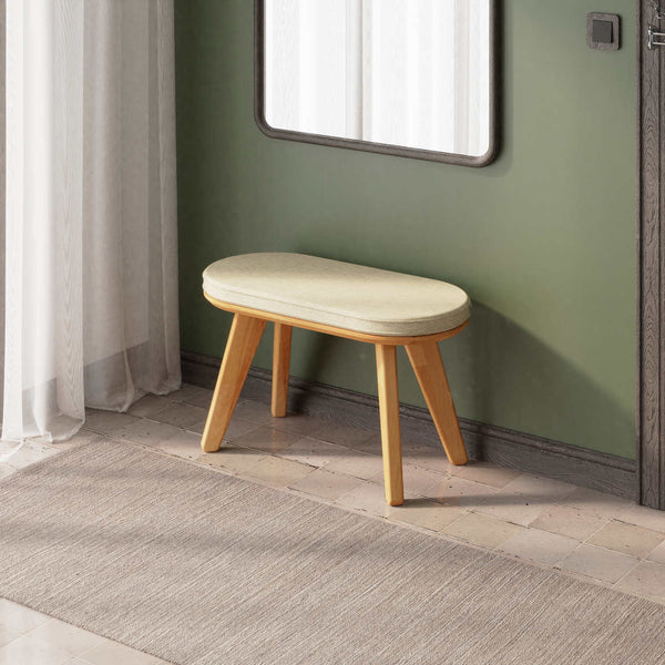 Yase Bench 80 x 38 cm, kum keten döşeme, masif kayın gövde, döşenmiş ev ortamında kullanım görünümü