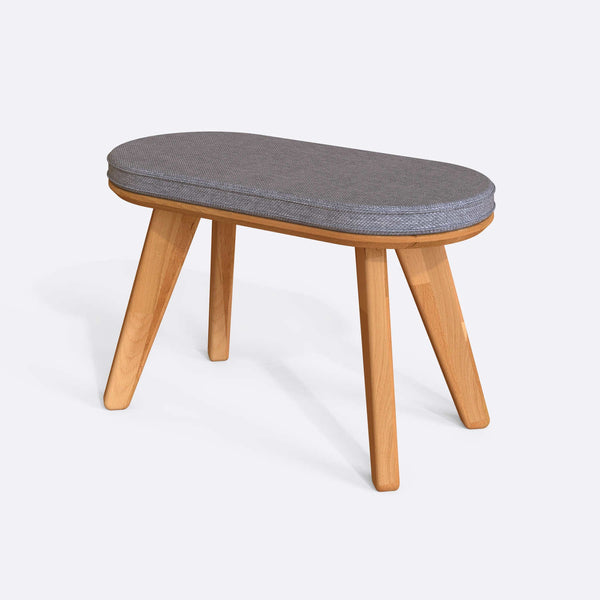 Yase Bench 80 x 38 cm, gri keten döşeme, masif kayın gövde, beyaz zeminde üç çeyrek açıdan çekim