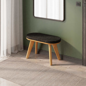 Yase Bench 80 x 38 cm, siyah keten döşeme, masif kayın gövde, döşenmiş ev ortamında kullanım görünümü