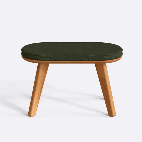 Yase Bench 80 x 38 cm, yeşil keten döşeme, masif kayın gövde, beyaz zeminde önden stüdyo çekimi