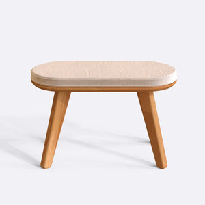 Yase Bench 80 x 38 cm, ekru kadife döşeme, masif kayın gövde, beyaz zeminde önden stüdyo çekimi
