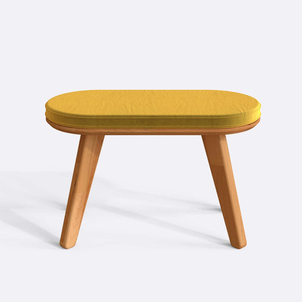 Yase Bench 80 x 38 cm, sarı kadife döşeme, masif kayın gövde, beyaz zeminde önden stüdyo çekimi