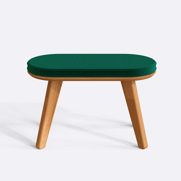 Yase Bench 80 x 38 cm, zümrüt kadife döşeme, masif kayın gövde, beyaz zeminde önden stüdyo çekimi