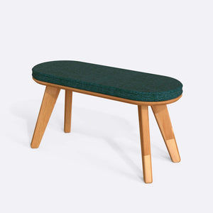 Yase Bench 100 x 38 cm, petrol keten döşeme, masif kayın gövde, beyaz zeminde üç çeyrek açıdan stüdyo çekimi