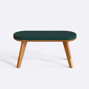 Yase Bench 100 x 38 cm, petrol keten döşeme, masif kayın gövde, beyaz zeminde önden stüdyo çekimi
