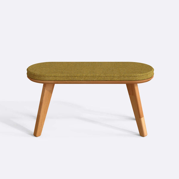 Yase Bench 100 x 38 cm, sarı keten döşeme, masif kayın gövde, beyaz zeminde önden stüdyo çekimi