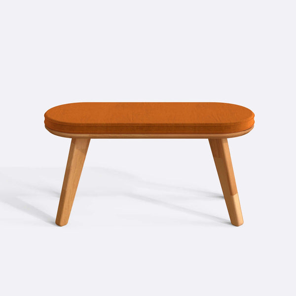 Yase Bench 100 x 38 cm, badem kadife döşeme, masif kayın gövde, beyaz zeminde önden stüdyo çekimi