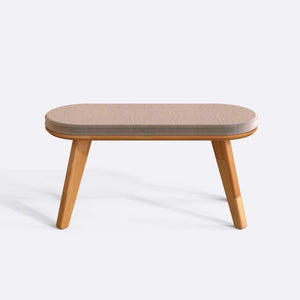 Yase Bench 100 x 38 cm, kum kadife döşeme, masif kayın gövde, beyaz zeminde önden stüdyo çekimi