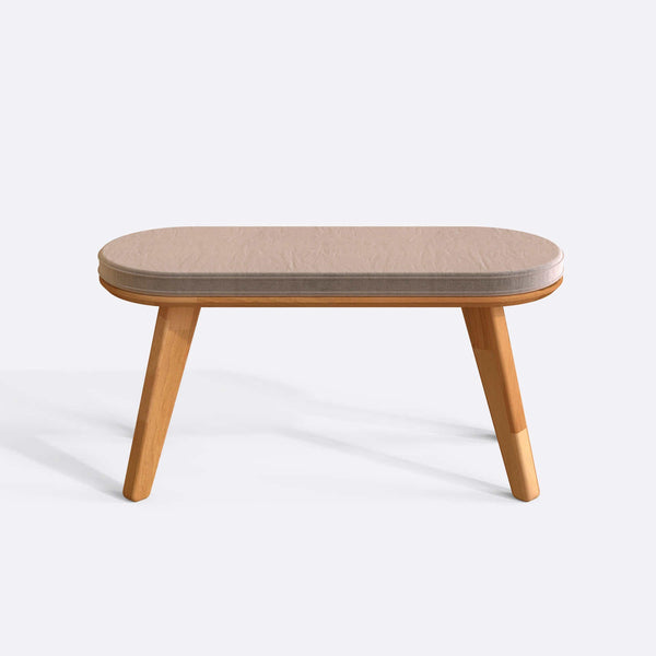 Yase Bench 100 x 38 cm, kum kadife döşeme, masif kayın gövde, beyaz zeminde önden stüdyo çekimi