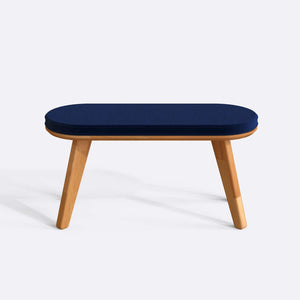 Yase Bench 100 x 38 cm, lacivert kadife döşeme, masif kayın gövde, beyaz zeminde önden stüdyo çekimi