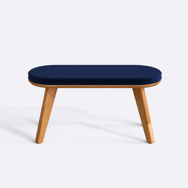 Yase Bench 100 x 38 cm, lacivert kadife döşeme, masif kayın gövde, beyaz zeminde önden stüdyo çekimi