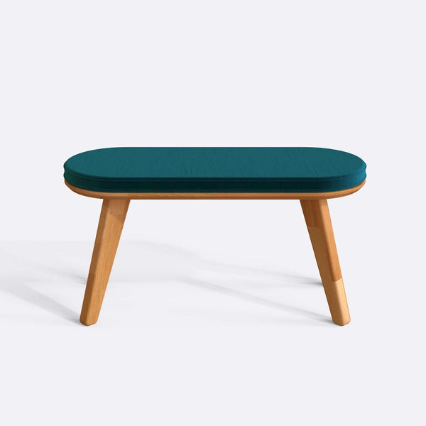 Yase Bench 100 x 38 cm, petrol kadife döşeme, masif kayın gövde, beyaz zeminde önden stüdyo çekimi