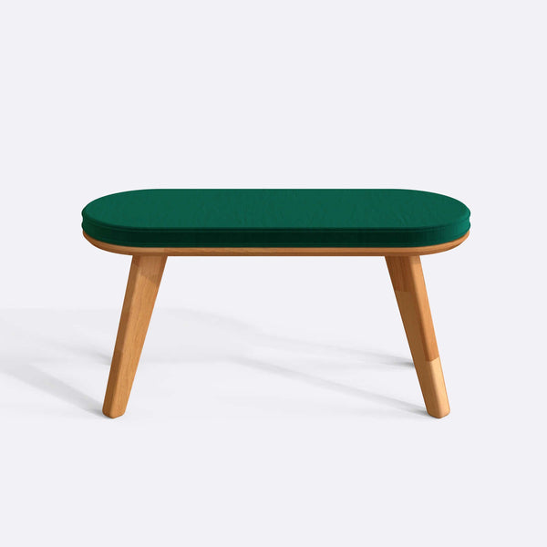 Yase Bench 100 x 38 cm, zümrüt kadife döşeme, masif kayın gövde, beyaz zeminde önden stüdyo çekimi
