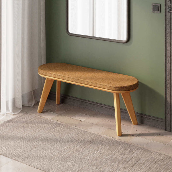 Yase Bench 120 x 38, badem keten döşemeli oturum ve masif kayın gövde, döşenmiş oda ortamında kullanım görünümü