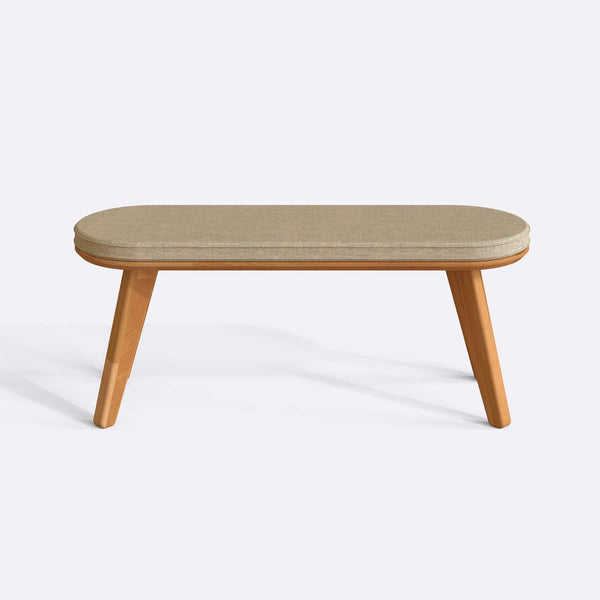 Yase Bench 120 x 38, kum keten döşemeli oturum ve masif kayın gövde, düz beyaz zeminde önden stüdyo çekimi