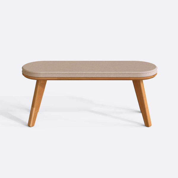 Yase Bench 120 x 38, ekru keten döşemeli oturum ve masif kayın gövde, düz beyaz zeminde önden stüdyo çekimi